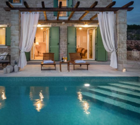 Villa Cavalleria Rusticana with heated pool and vineyard